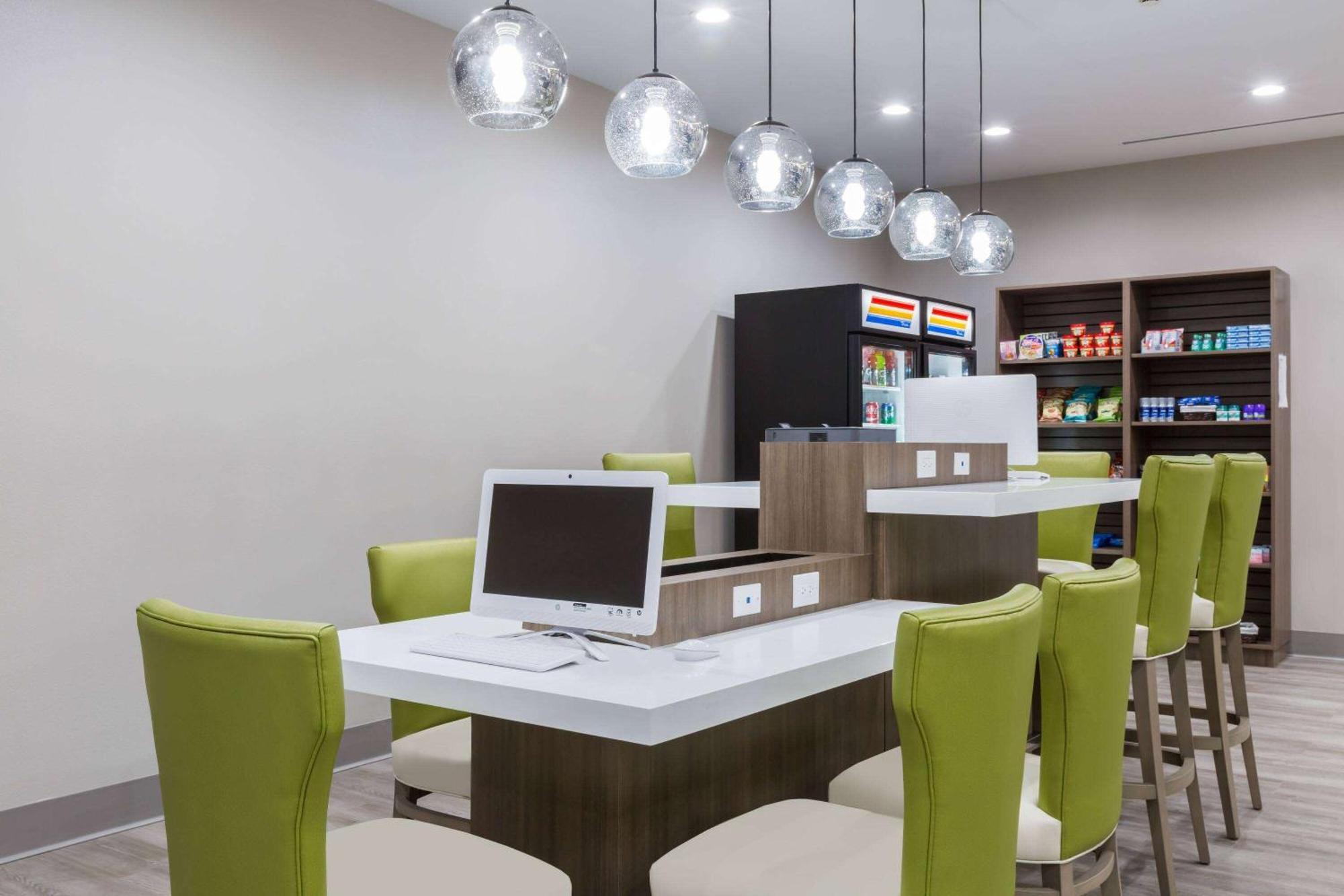 Days Inn & Suites By Wyndham Houston Nw Cypress Zewnętrze zdjęcie