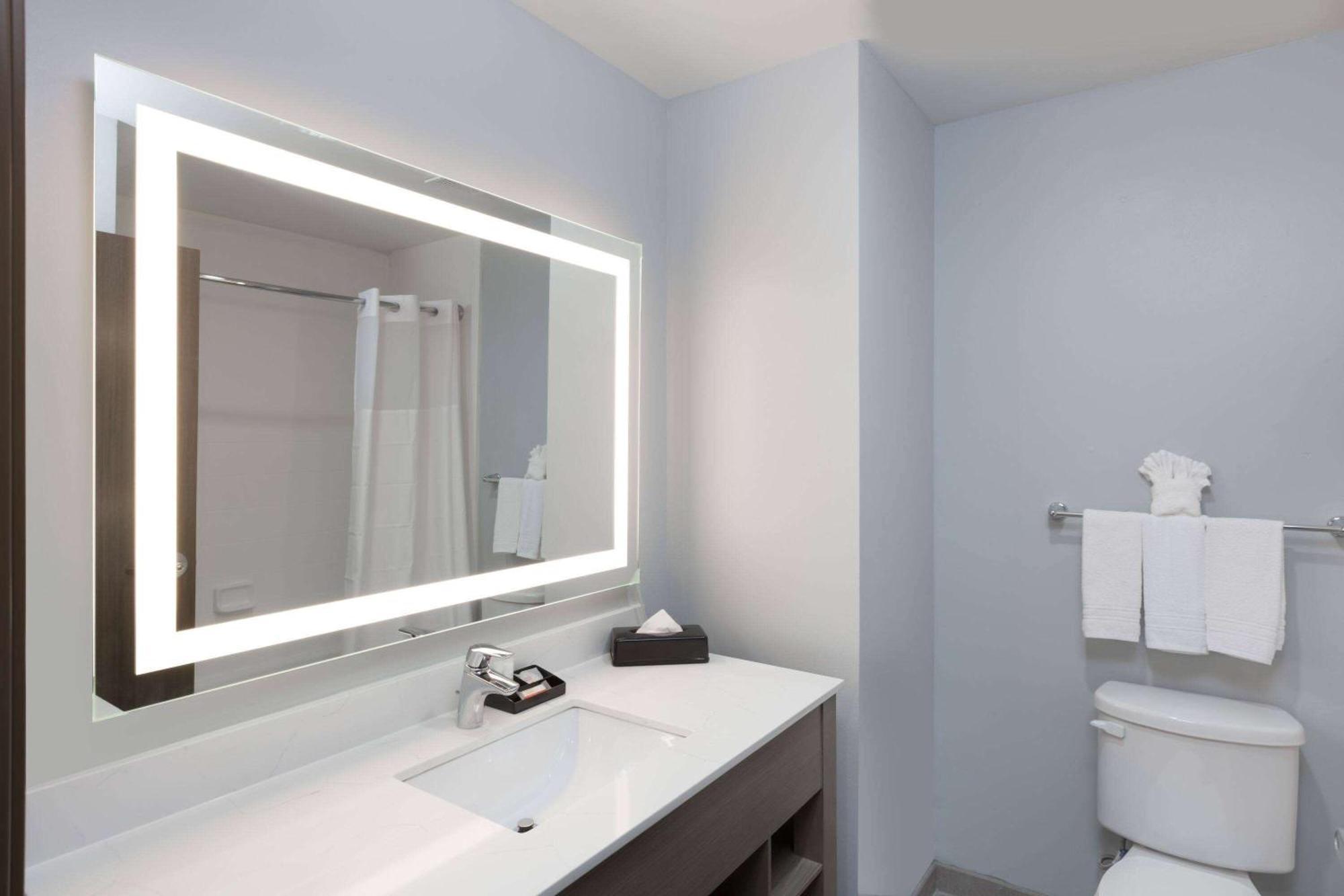 Days Inn & Suites By Wyndham Houston Nw Cypress Zewnętrze zdjęcie