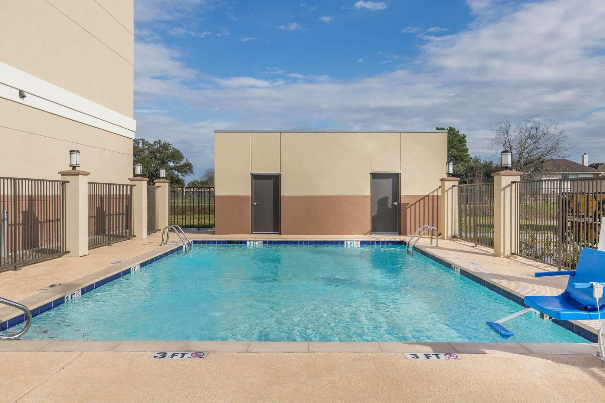 Days Inn & Suites By Wyndham Houston Nw Cypress Zewnętrze zdjęcie